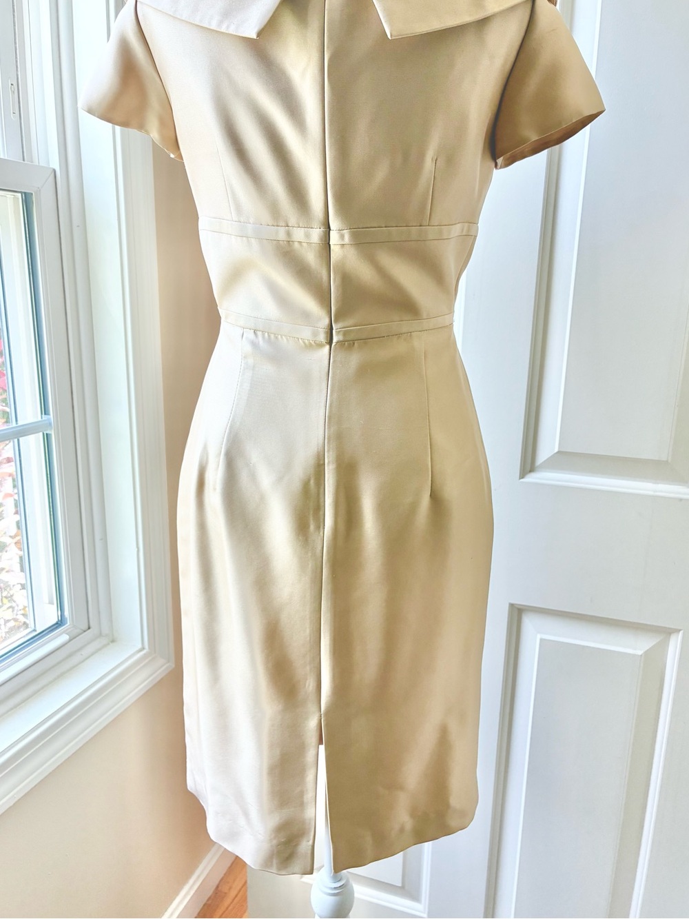 Talbots Classic Sheath Dress Retro Styling Cap Sleeve V-neckline Gold Size 2 - Picture 9 of 13
